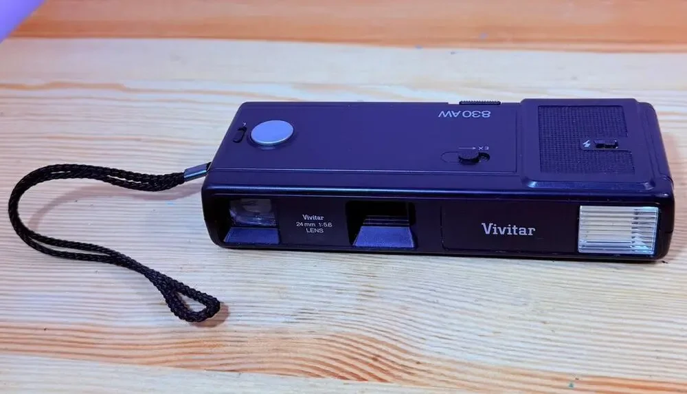 Vivitar 830AW 110 Film Camera 24mm f/5.6 Lens Pocket Camera Untested Black